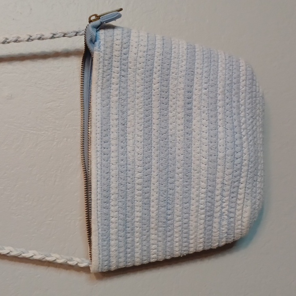 Universal Threads - image 4